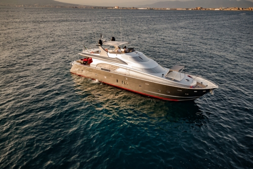 LUXURY YACHTS